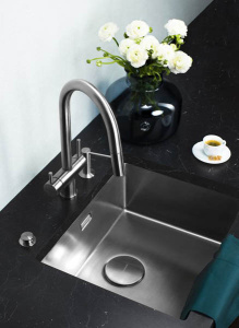 Смеситель для кухонной мойки Omoikiri Akita-S-RG с подключением к фильтру воды