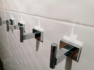 Крючок Grohe Essentials Cube 40511001