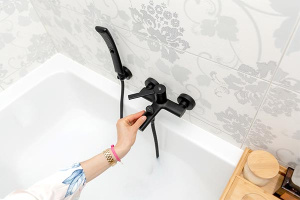 Смеситель для ванны Laveo Pinar BAW_710D